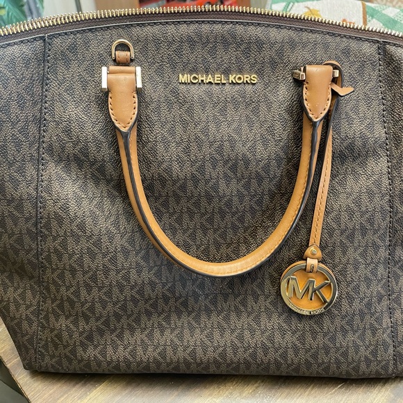 Brown leather Michael Kors handbag. - Picture 3 of 4